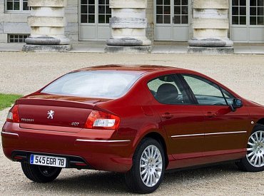 Ojetý Peugeot 407 je elegantní i po dlouhých letech používání