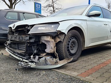 Bouračka z Albánie jako nehavarované auto po prvním majiteli z Německa? V Česku prý nic nemožného