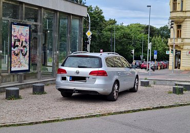 Až čtvrtina všech aut parkujících v centru Prahy parkuje špatně. Pokuty asi výrazně prodraží