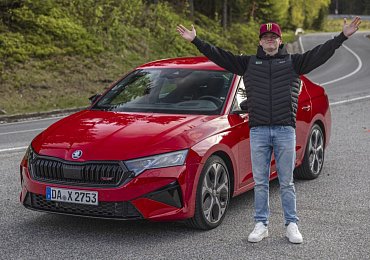 Špička rallyového světa Oliver Solberg se rozplýval u nové Octavie RS